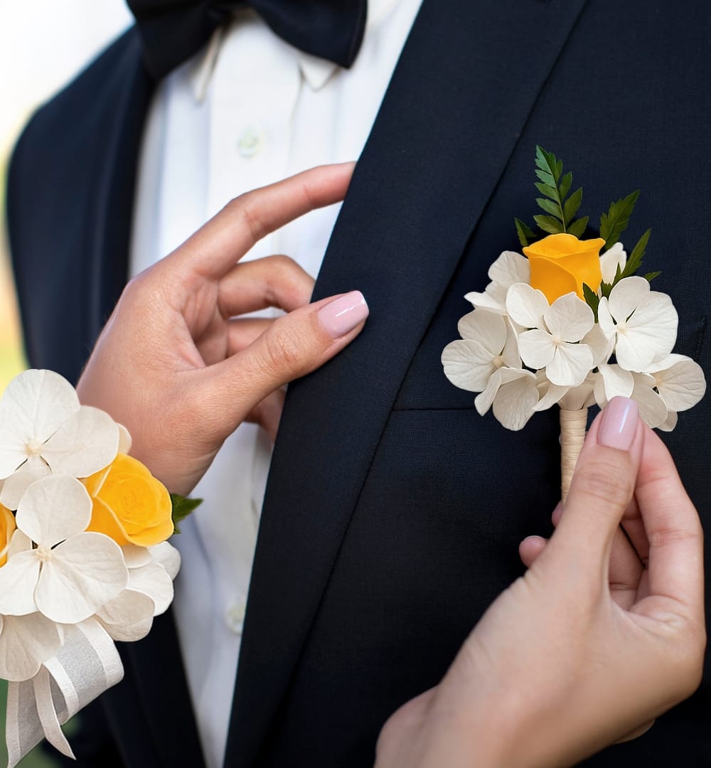CORSAGES AND BOUTONNIERES web 1